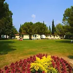 Tatil Evi Mobile In With Shared Pool Rabac
